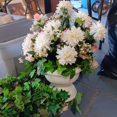 WEDDING DECORATIONS AND 3 STORAGE CONTAINERS