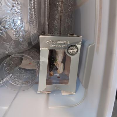 WEDDING DECORATIONS AND 3 STORAGE CONTAINERS