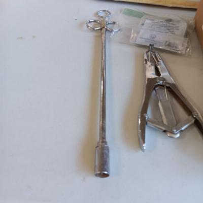 FARM ANIMAL MEDICAL ITEMS
