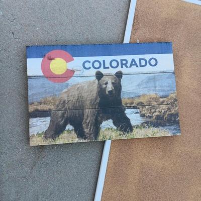 WOODEN COLORADO SIGN, GRANDKIDS FRAME AND LARGE CORK BOARD