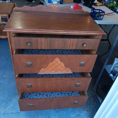 ANTIQUE CHEST OF DRAWERS