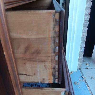 ANTIQUE CHEST OF DRAWERS