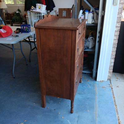 ANTIQUE CHEST OF DRAWERS