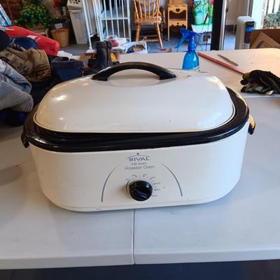 RIVAL 18 QUART ROASTER OVEN WITH 3 SECTION WARMING INSERT