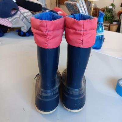 RUBBER BOOTS SIZE 6 AND 7