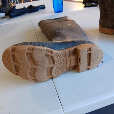 RUBBER BOOTS SIZE 6 AND 7