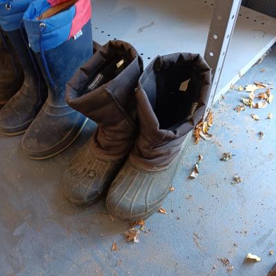 RUBBER BOOTS SIZE 6 AND 7