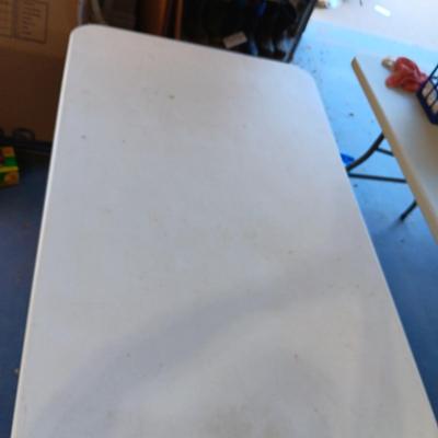 6 FOOT TABLE WITH FOLDING LEGS