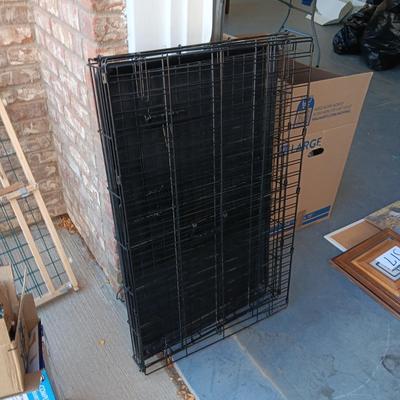 LIKE NEW MEDIUM SIZE KENNEL