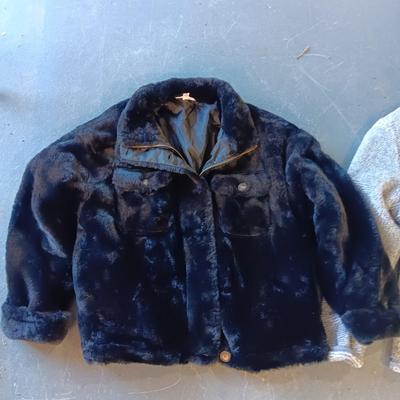 GIRLS/LADIES JACKETS (SMALL) 2 OZARK TRAILS PILLOWS AND MORE