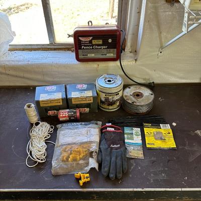 PORTABLE ELECTRIC FENCE AND HARDWARE
