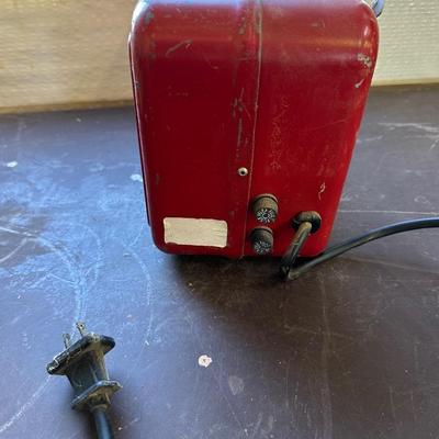 PORTABLE ELECTRIC FENCE AND HARDWARE