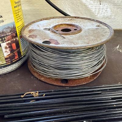 PORTABLE ELECTRIC FENCE AND HARDWARE