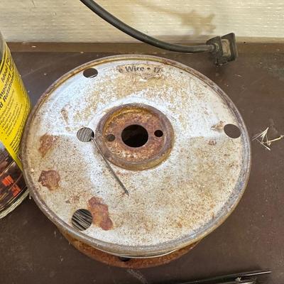 PORTABLE ELECTRIC FENCE AND HARDWARE