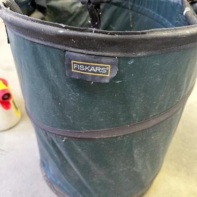CHEMICAL SPRAYERS, ROUND-UP, SPRINKLER LINE, TROWELS COLLAPSING LEAF BAG AND SPRINKLER