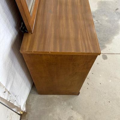 8 DRAWER DRESSER WITH MIRROR
