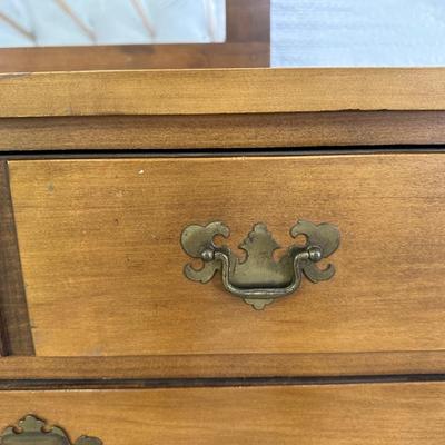 8 DRAWER DRESSER WITH MIRROR