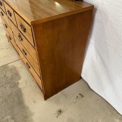 8 DRAWER DRESSER WITH MIRROR