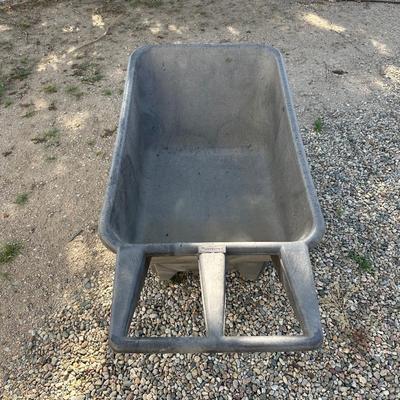 RUBBERMAID YARD CART