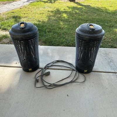 2 BUG ZAPPERS AND AN EXTENSION CORD