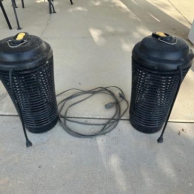 2 BUG ZAPPERS AND AN EXTENSION CORD