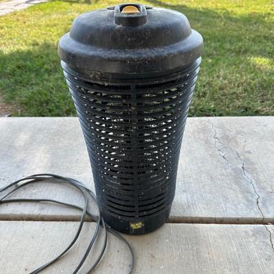 2 BUG ZAPPERS AND AN EXTENSION CORD
