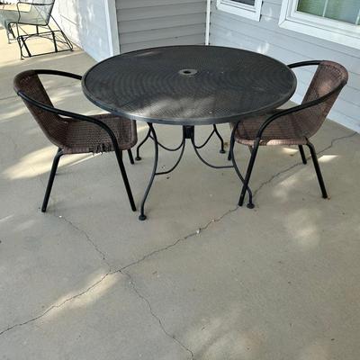 METAL MESH PATIO TABLE W/2 OUTDOOR WICKER CHAIRS