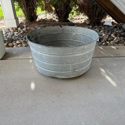 GALVANIZED METAL WASH TUB