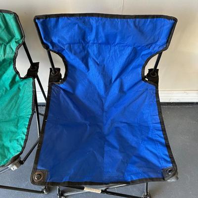 2 FOLDING CHAIRS, 2 BEVERAGE COOLERS AND A FOOD COOLER