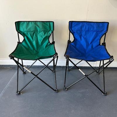 2 FOLDING CHAIRS, 2 BEVERAGE COOLERS AND A FOOD COOLER