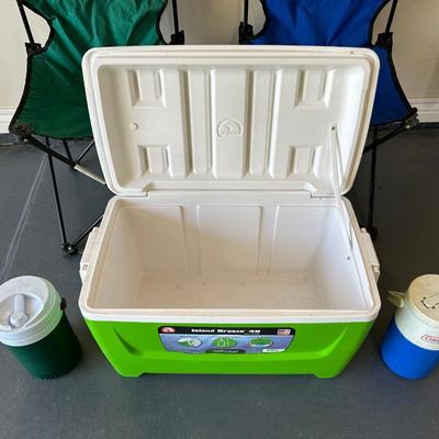 2 FOLDING CHAIRS, 2 BEVERAGE COOLERS AND A FOOD COOLER