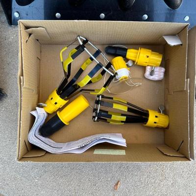 EXTENSION POLE, LIGHT BULB CHANGER, PUSH BROOMS, SNOW SHOVEL