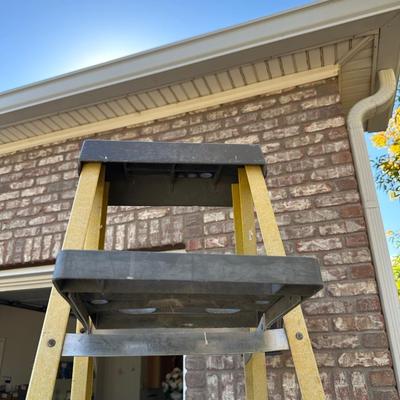 KELLER MODEL 778 FIBERGLASS 8 FOOT LADDER