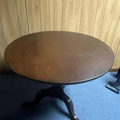 Pedestal Tilt Top Table (1BL-MG)
