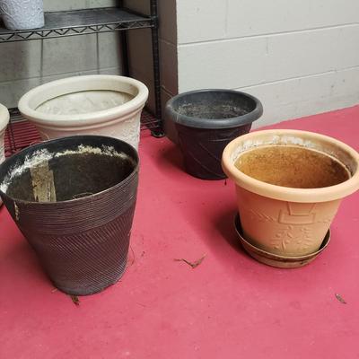 Large Lot of Plastic, Ceramic, & Tera Cotta Pots (G-KD)