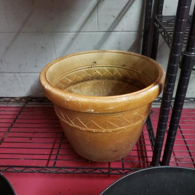 Large Lot of Plastic, Ceramic, & Tera Cotta Pots (G-KD)