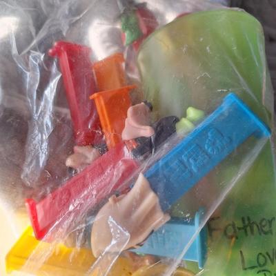 12 vtg pez dispensers