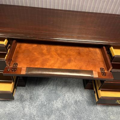 Hekman Computer Desk (1BO-MG)