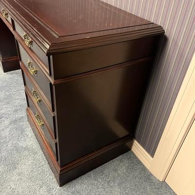 Hekman Computer Desk (1BO-MG)