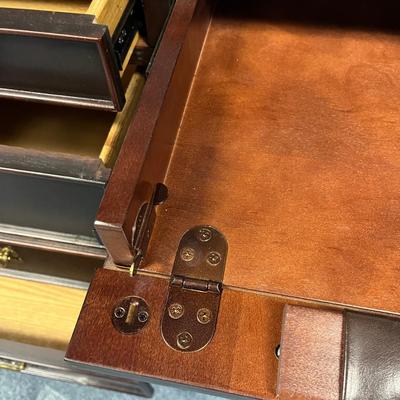 Hekman Computer Desk (1BO-MG)