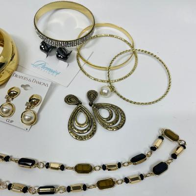 Costume Jewelry Lot 1 -earrings bracelets necklaces