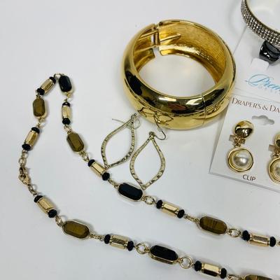 Costume Jewelry Lot 1 -earrings bracelets necklaces
