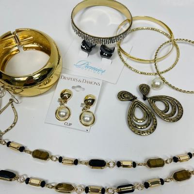 Costume Jewelry Lot 1 -earrings bracelets necklaces