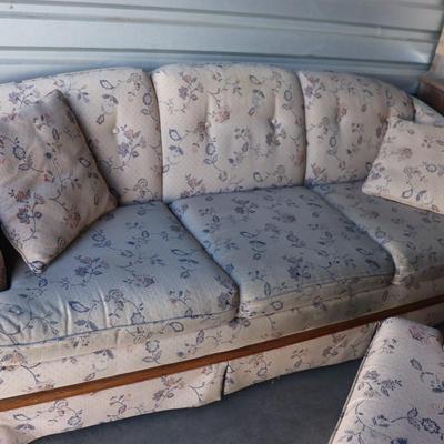 Vintage Floral couch & Love seat