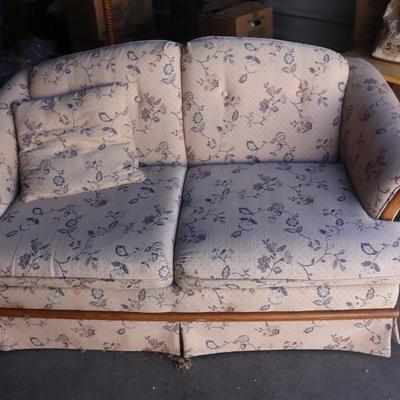 Vintage Floral couch & Love seat