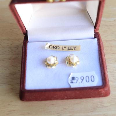 Gold and pearl errings oro 1 ley