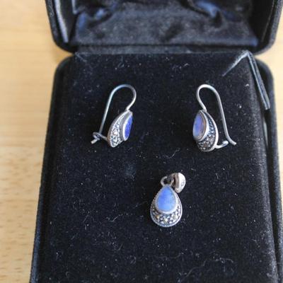 Blue Stone Earings and pendant