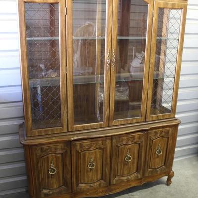 2 Piece Broyhill China Hutch Illuminated Cabinet