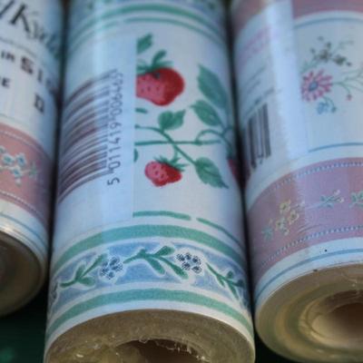 Vitnage Wallpaper (8 rolls)