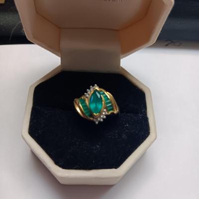 10k EMERALD GOLD RING 4.40 g
